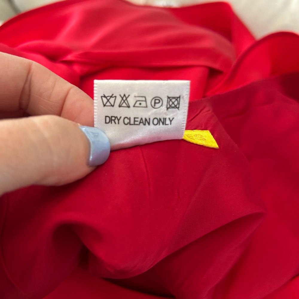 Silk Red Sleeveless Back Drape Dress Size 4 by Flores & Flores - Picture 12 of 12